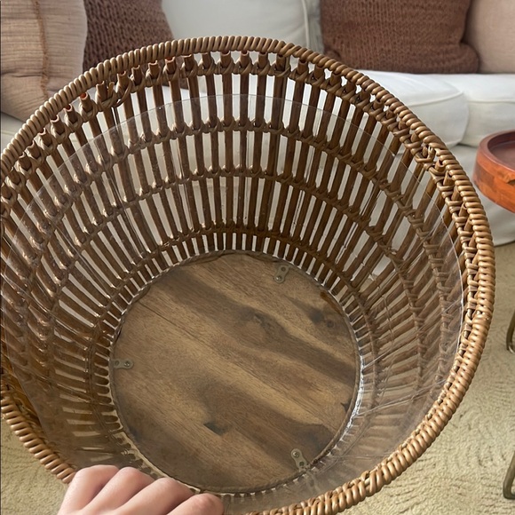 Woven plant stand - Picture 2 of 5